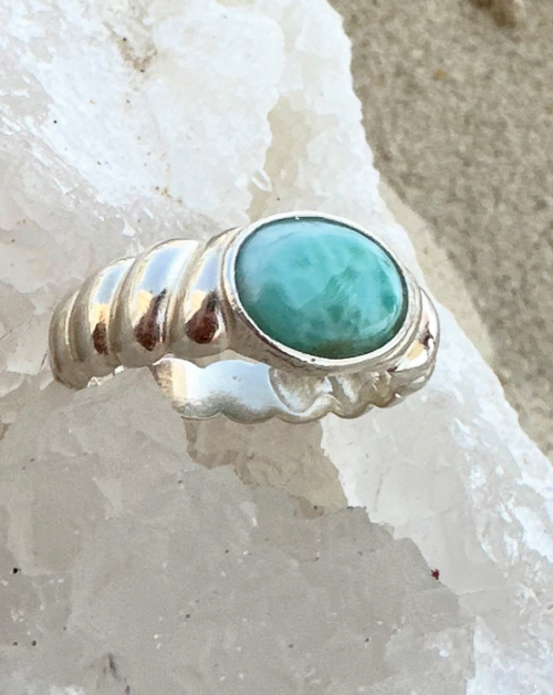 טבעת נויה – אבן חן