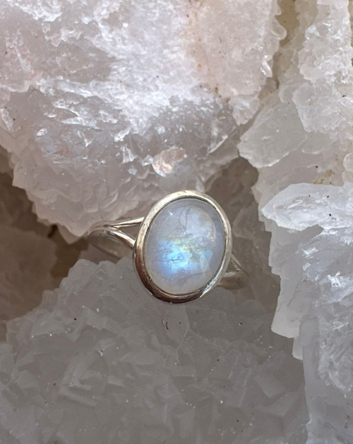 טבעת אבן חן – מונסטון