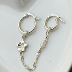 חישוק כסף פרח מחובר ל2 חורים