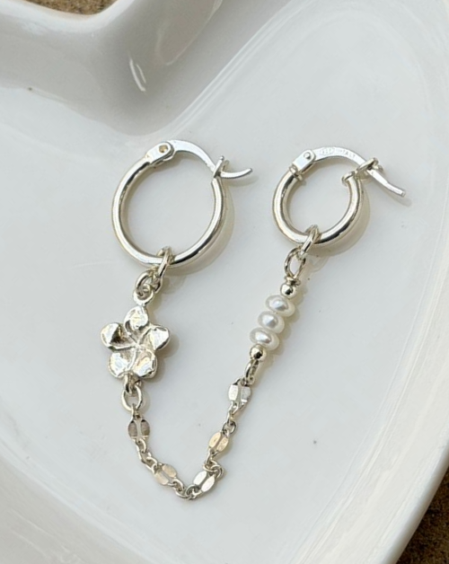 עגיל מחובר פרח